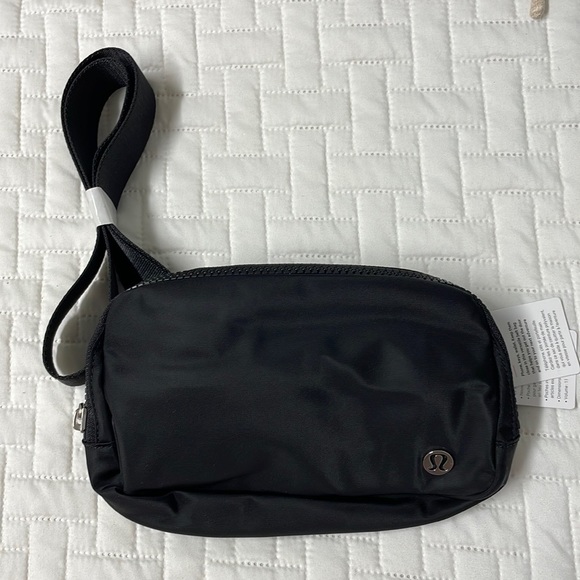 Lululemon Everywhere Belt Bag - Picture 4 of 6